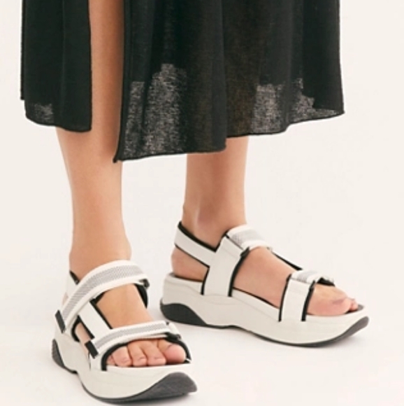 Vagabond Lori Strap Sandals Black & White - Picture 8 of 8